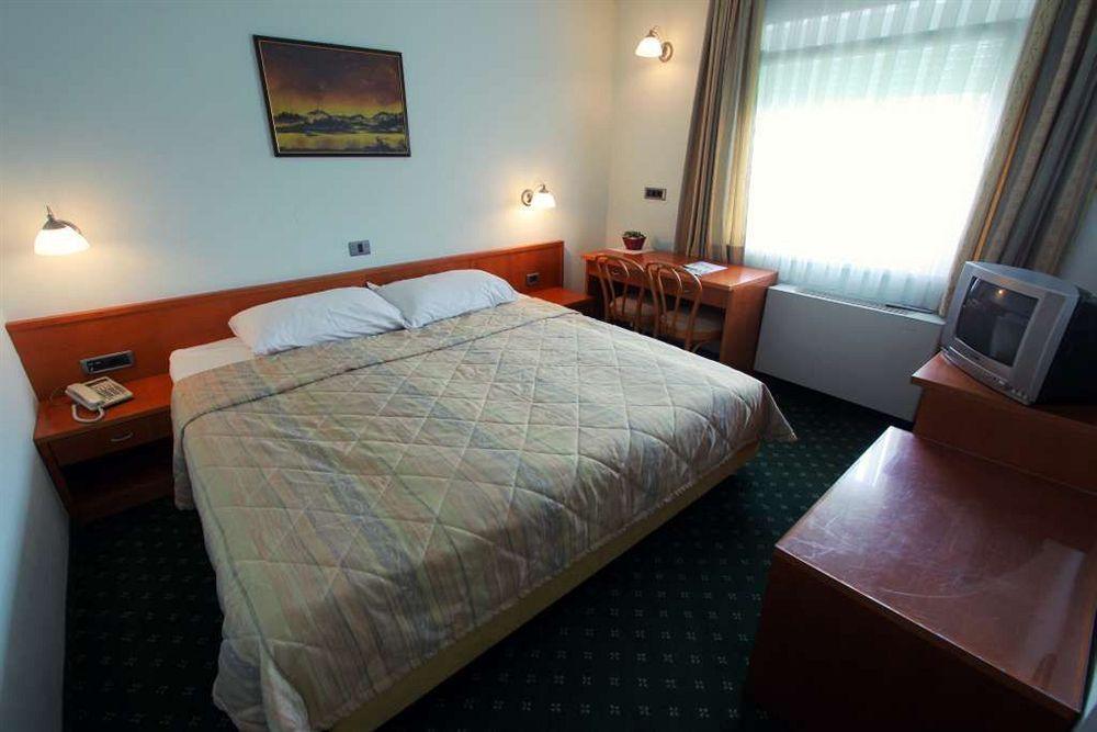 Grandvid Hotel Škofljica Buitenkant foto