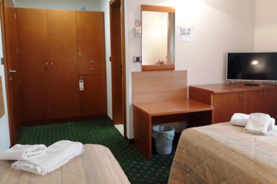 Grandvid Hotel Škofljica Buitenkant foto