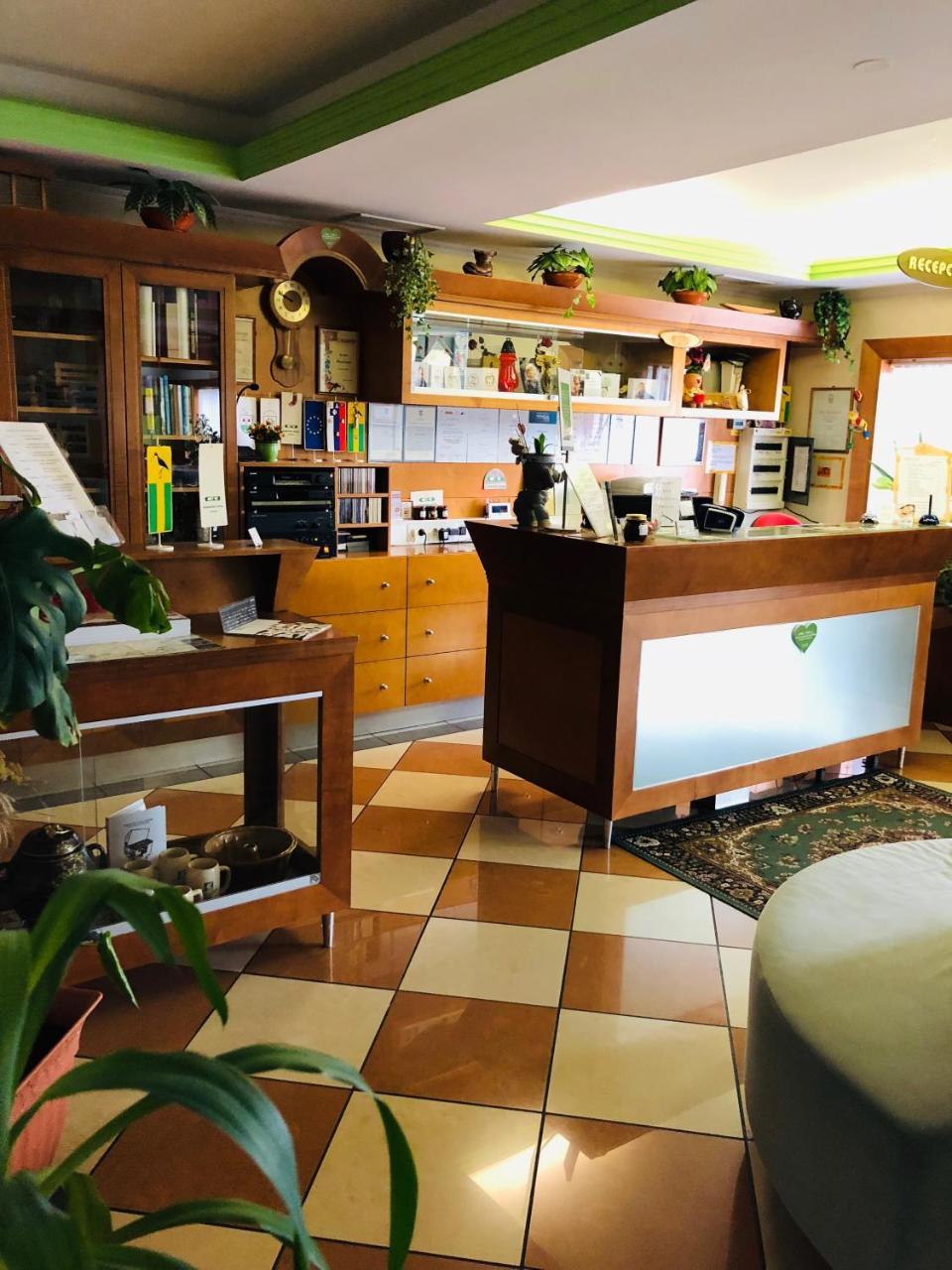 Grandvid Hotel Škofljica Buitenkant foto