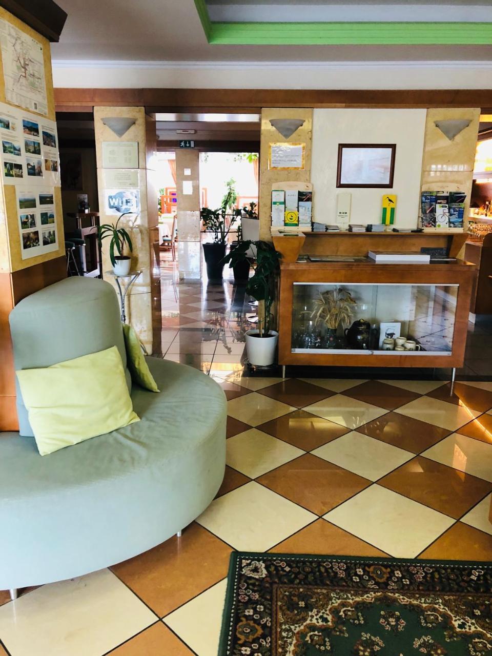 Grandvid Hotel Škofljica Buitenkant foto