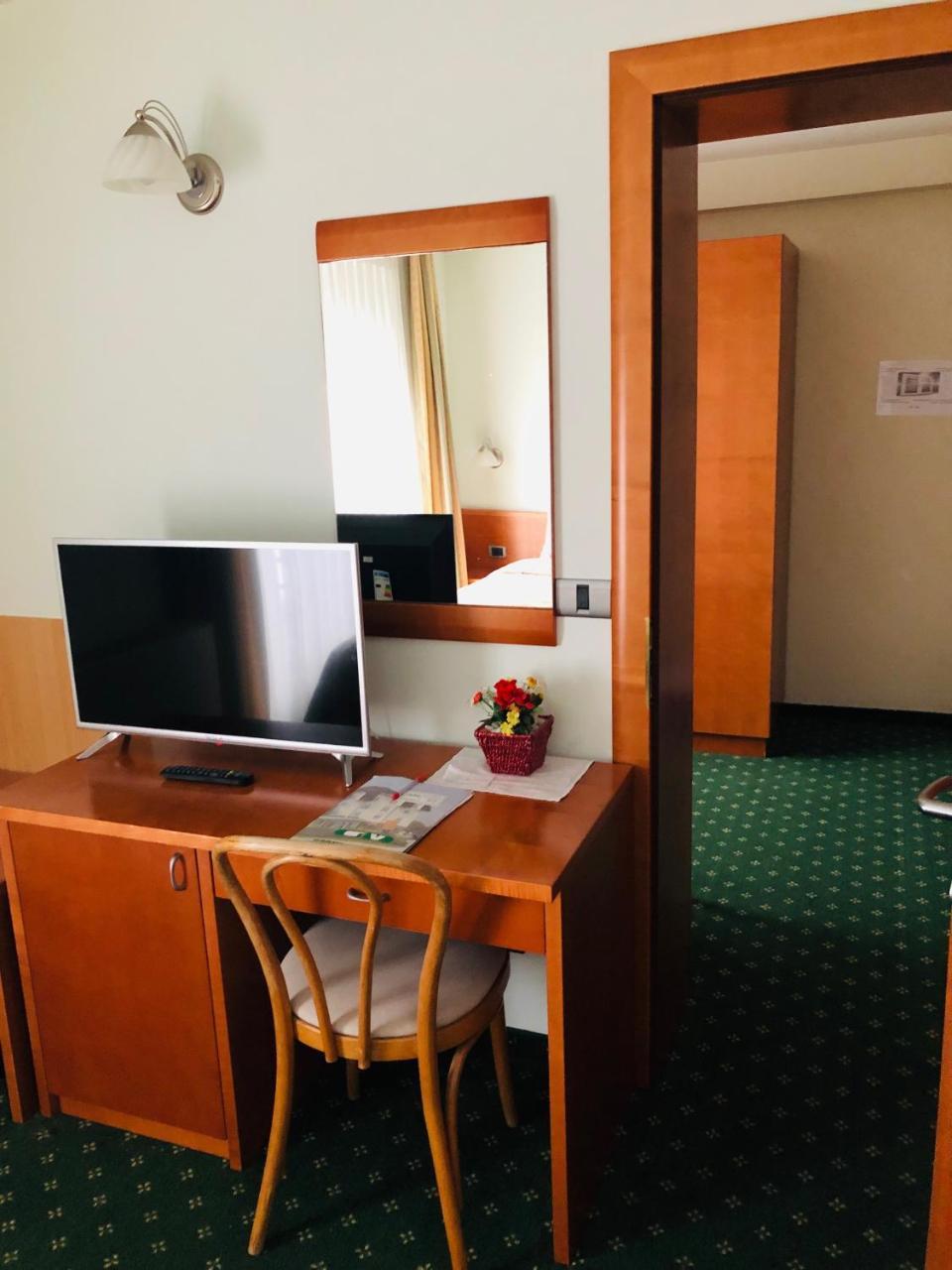 Grandvid Hotel Škofljica Buitenkant foto