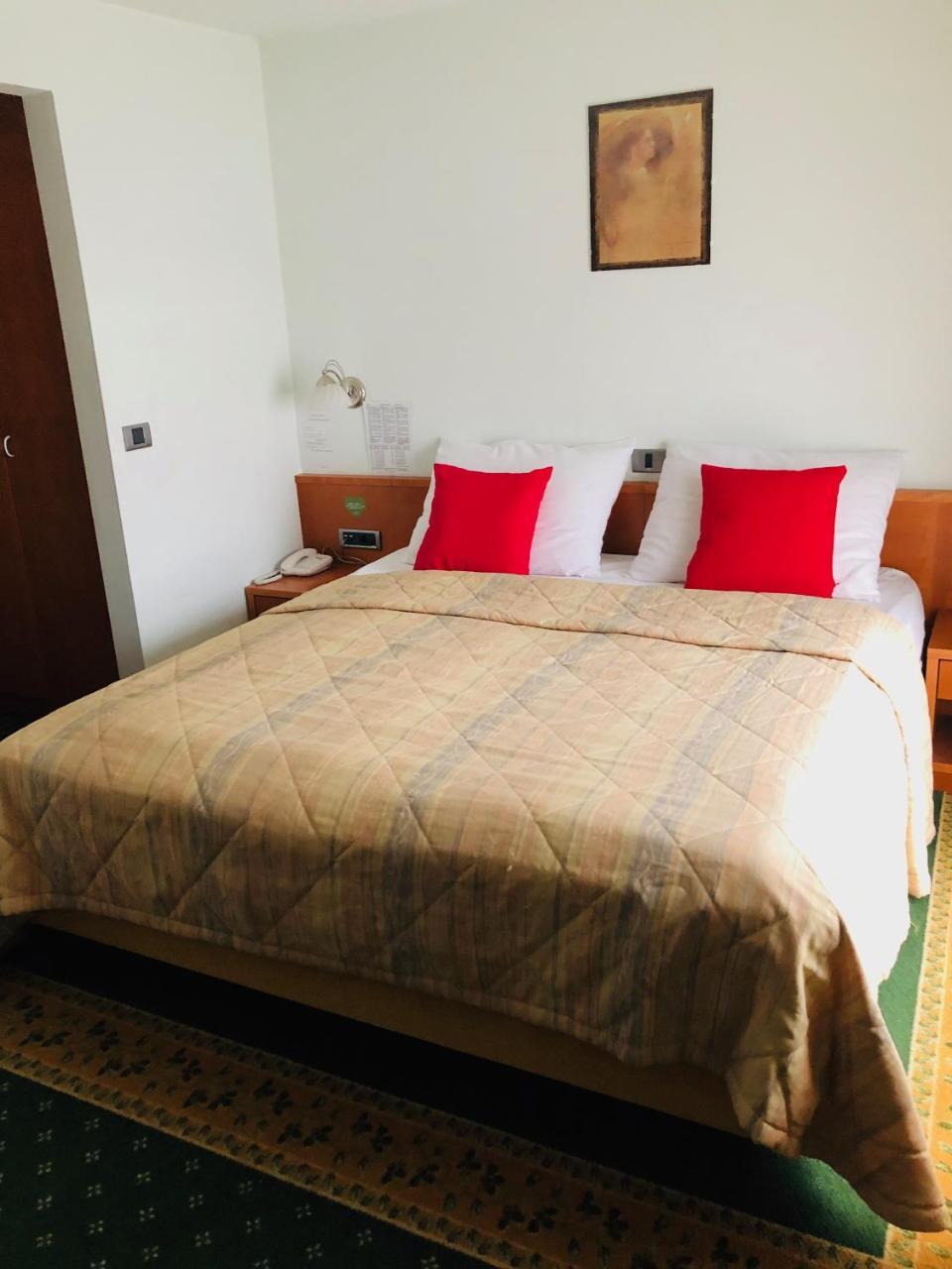 Grandvid Hotel Škofljica Buitenkant foto