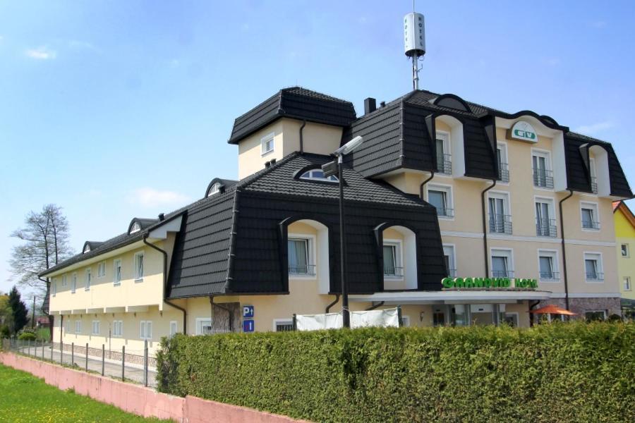 Grandvid Hotel Škofljica Buitenkant foto
