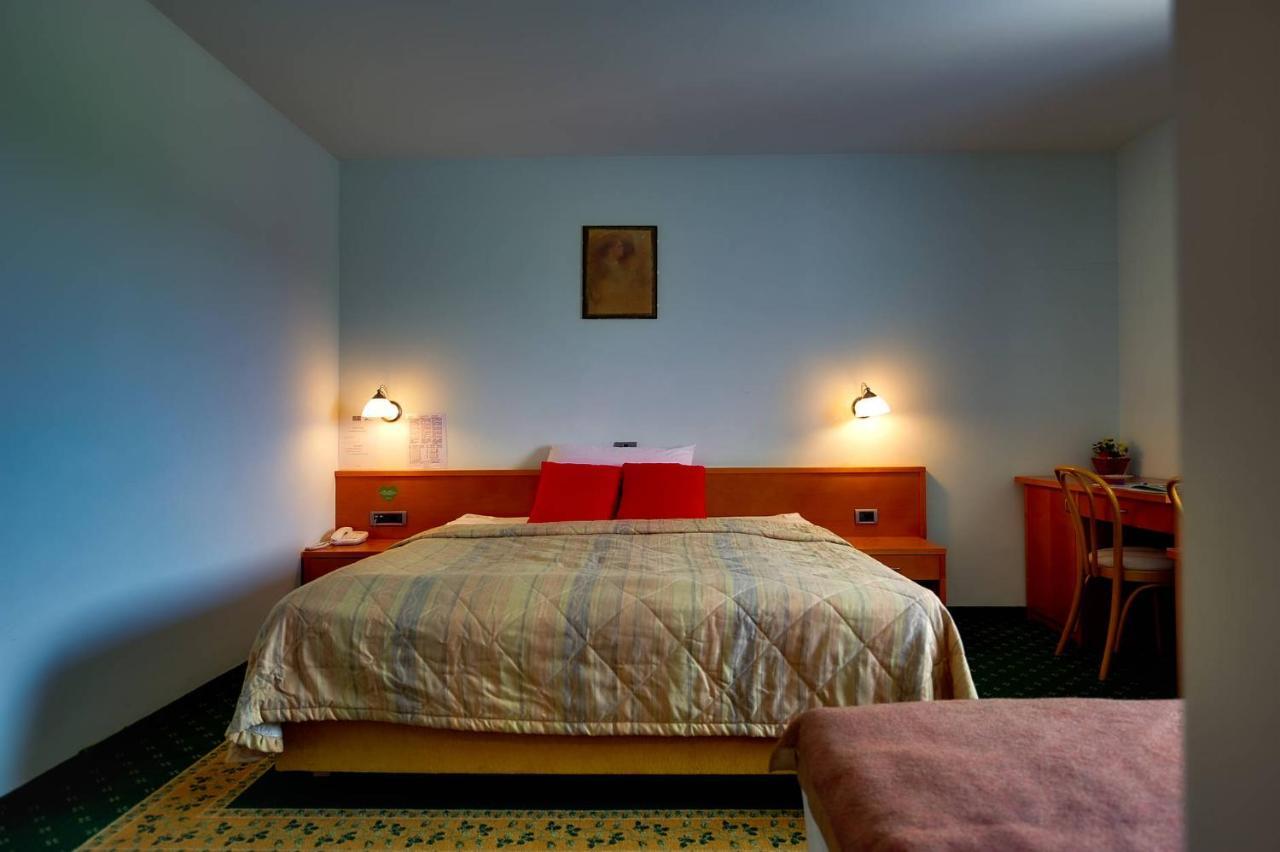 Grandvid Hotel Škofljica Buitenkant foto